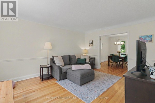 Living room - 99 Dagmar Avenue, Ottawa, ON K1L5T3 Photo 4