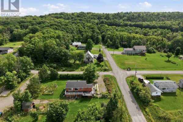99 Findlay Rd E, Echo Bay