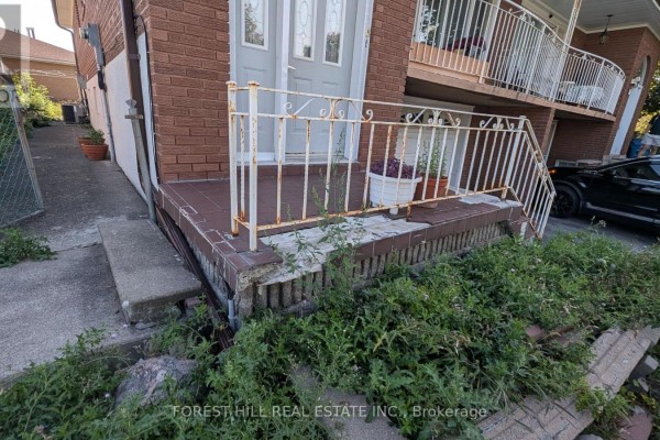 Dining room - 99 Gosford Boulevard, Toronto, ON M3N2G9 Photo 3