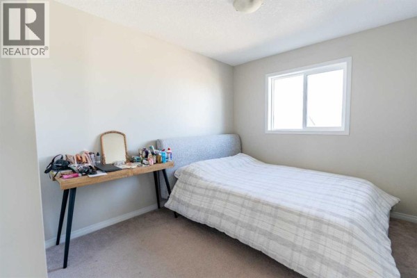 Eat in kitchen - 99 Hillcrest Close Sw, Airdrie, AB T4B4H6 Photo 4