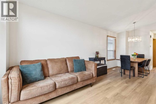 Living room - 99 Mt Allan Circle, Calgary, AB T2Z2S4 Photo 3