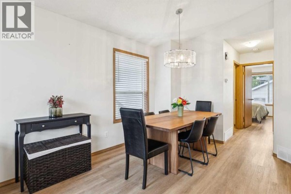 Family room - 99 Mt Allan Circle, Calgary, AB T2Z2S4 Photo 5
