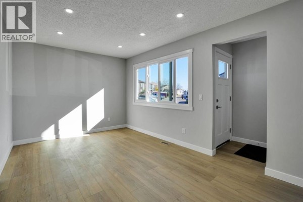 Dining room - 99 Penworth Close Se, Calgary, AB T2A5N4 Photo 2