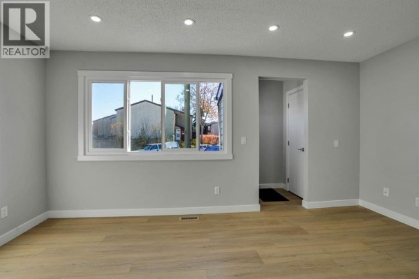 Kitchen - 99 Penworth Close Se, Calgary, AB T2A5N4 Photo 3