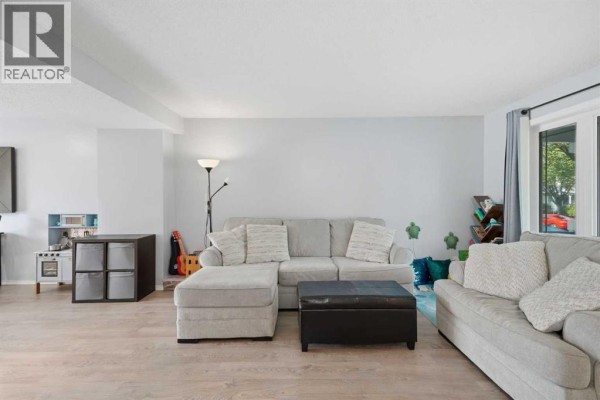 Primary Bedroom - 99 Prestwick Circle Se, Calgary, AB T2Z3L5 Photo 5