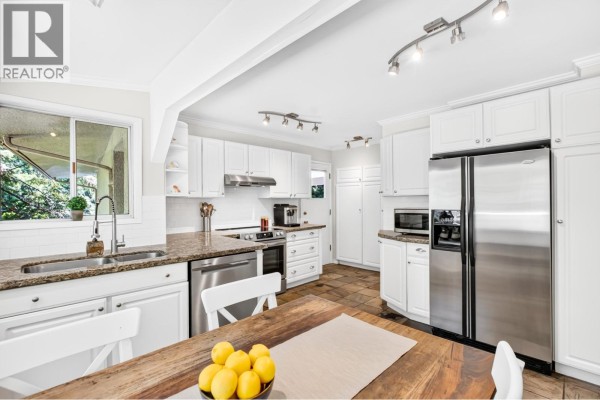 990 Jarvis Street, Coquitlam, BC V3J5A1 Photo 5
