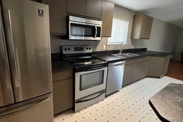 4pc Bathroom - 9904 107 Street, High Level, AB T0H1Z0 Photo 5