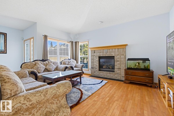 Family room - 9904 144 Av Nw, Edmonton, AB T5E6M5 Photo 4