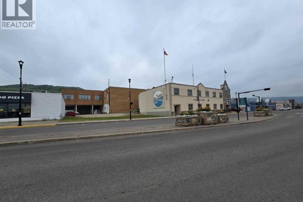 9905 100 Street, Peace River, AB T8S1S1 Photo 4
