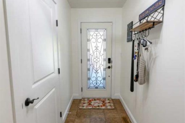 3pc Bathroom - 9905 75 Avenue, Grande Prairie, AB T8V4X2 Photo 4