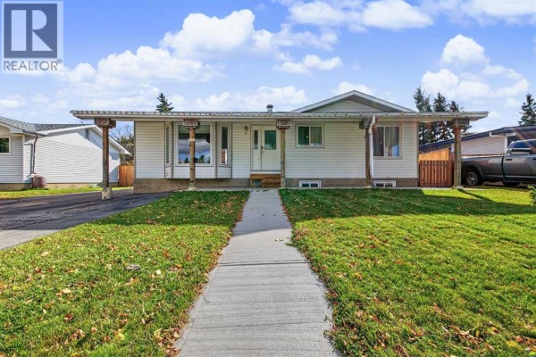Residential for sale at 9907 85 Avenue, Grande Prairie, AB - MLS® 4hl6Lf