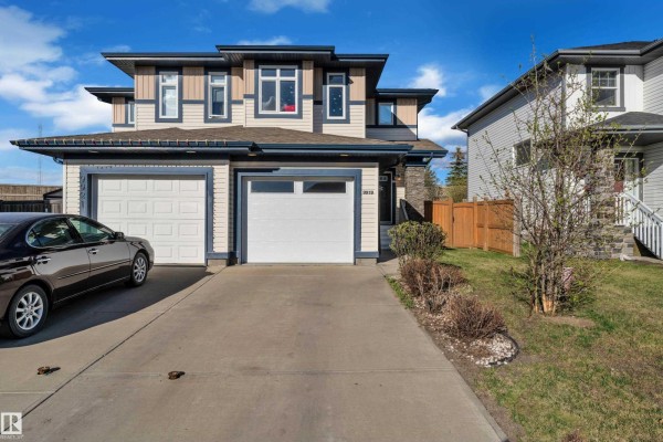 Kitchen - 9919 217 St Nw, Edmonton, AB T5T4T5 Photo 3