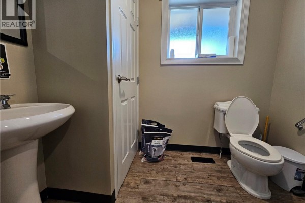 992 106th Street, North Battleford, SK S9A1W5 Photo 5