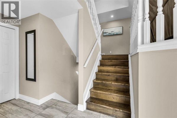 Family room/Fireplace - 992 Whistler, Windsor, ON N8P1L2 Photo 4