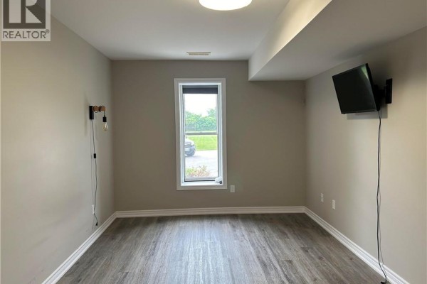 4pc Bathroom - 992 Windham Centre Road Unit# 1, Windham Centre, ON N0E2A0 Photo 5