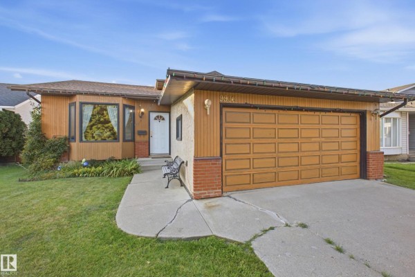 Residential for sale at 9936 190 St Nw, Edmonton, AB - MLS® ooBW5R