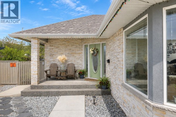Den - 996 Arlington Court, Kamloops, BC V2B8T4 Photo 4