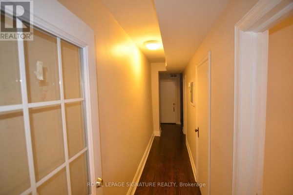 997 Eglinton Avenue W, Toronto, ON M6C2C7 Photo 4