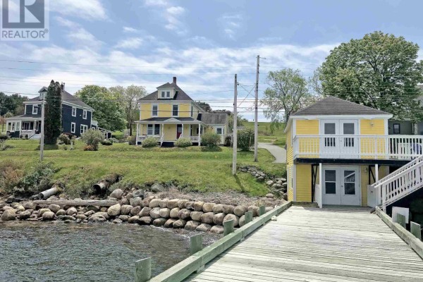 Living room - 997 Main Street, 9114 Hwy 3, Mahone Bay, NS B0J2E0 Photo 2