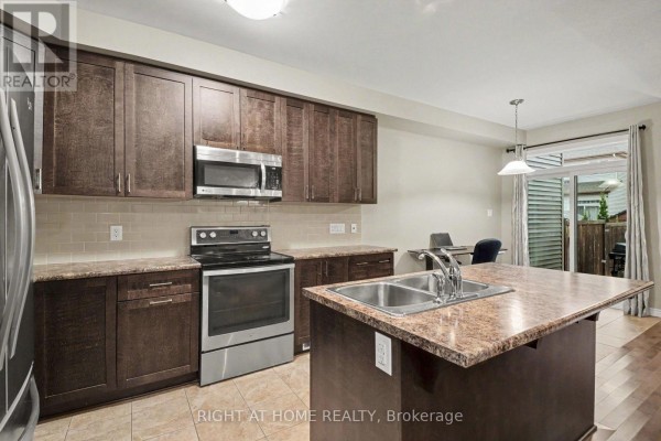 Eating area - 998 Bunchberry Way, Ottawa, ON K1T0L6 Photo 5