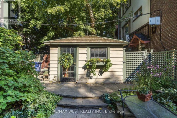 Office - 9a Humewood Drive, Toronto, ON M6C1C9 Photo 2