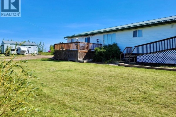 Living room - 9km West Of Makwa, Loon Lake Rm No  561, SK S0M1L0 Photo 3