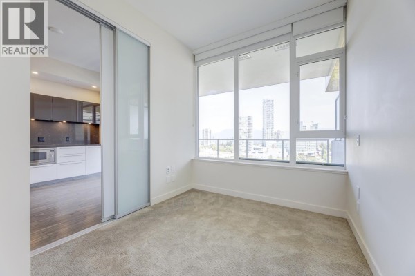Room with carpeted floor, sliding glass doors, and large window with city view. - 9xx 6383 Mckay Avenue, Burnaby
