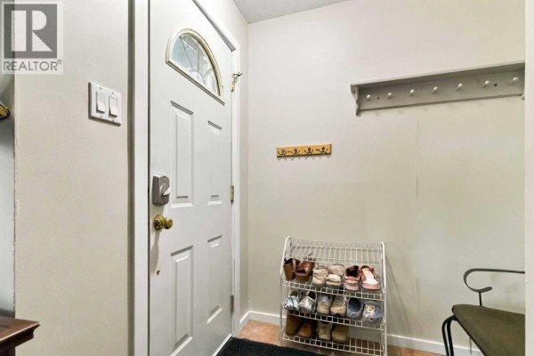 Foyer - A, 10 Birch Road, Fort Mcmurray, AB T9H1J7 Photo 4