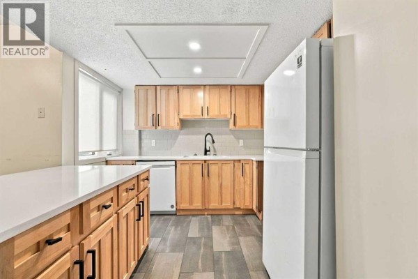 Kitchen - A, 1712 15 Street Nw, Calgary, AB T2M3N7 Photo 3