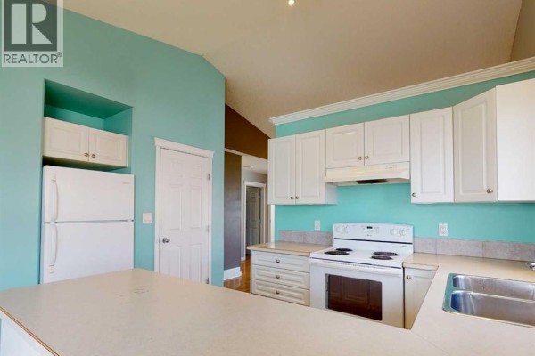 4pc Bathroom - A,b, 10761 73 Avenue, Grande Prairie, AB T8W2T5 Photo 5