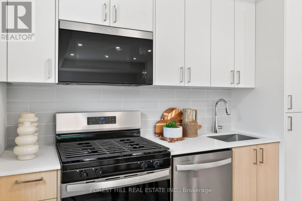 A - 12 Smallwood Drive, Toronto, ON M3M1T8 Photo 4