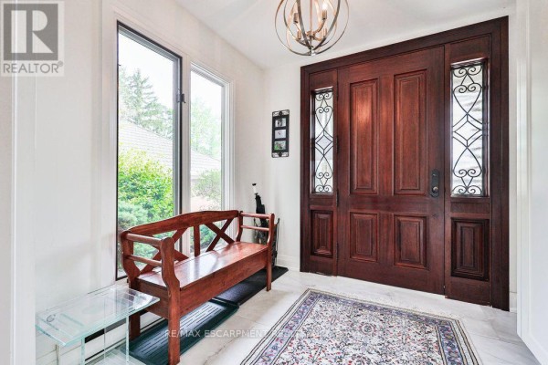 Family room - A - 1430 Hurontario Street, Mississauga, ON L5G3H4 Photo 3