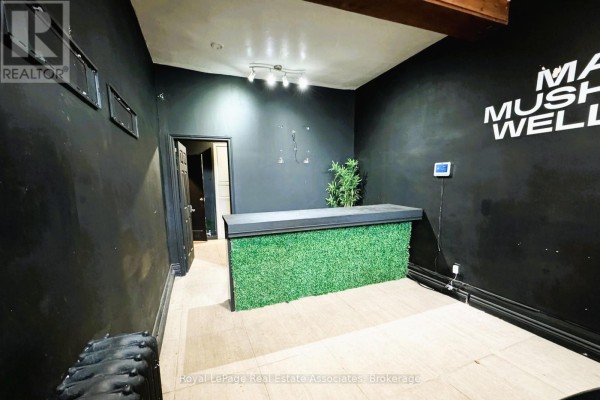 A - 1537 Queen Street W, Toronto, ON M6R1A7 Photo 2