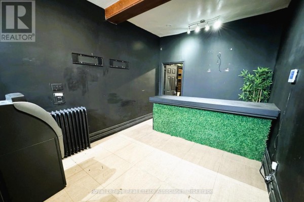 A - 1537 Queen Street W, Toronto, ON M6R1A7 Photo 3