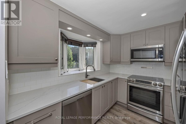 Partial bathroom - A - 1780 Lamoureux Drive, Ottawa, ON K1E2N4 Photo 3