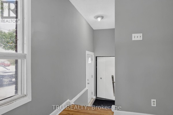 A - 2428 Iris Street, Ottawa, ON K2C1C6 Photo 4
