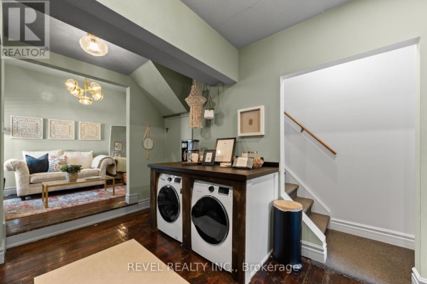 A - 296 Queen Street S, Mississauga, ON L5M1M2 Photo 5