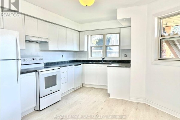 A - 299 Main Street E, Grimsby, ON L2M1R1 Photo 5