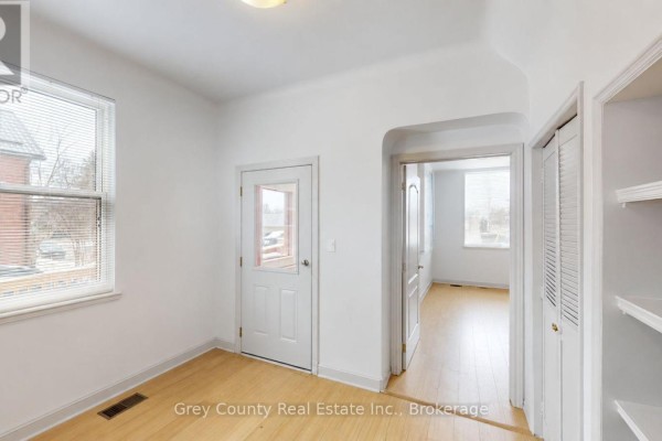 A - 39 Main Street E, Grey Highlands, ON, photo 3