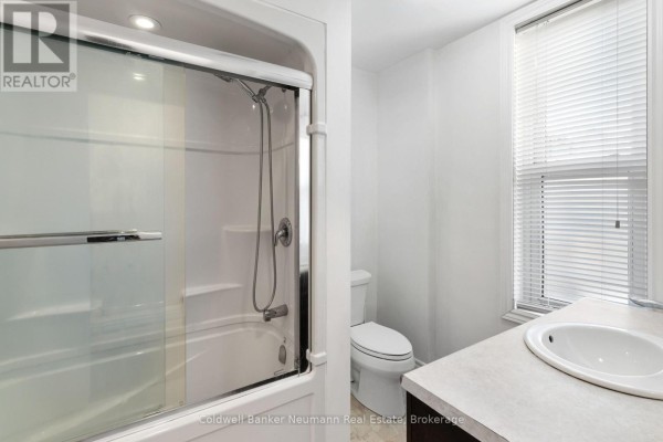 Bathroom - A - 56 Yarmouth Street, Guelph, ON N1H4G3 Photo 5