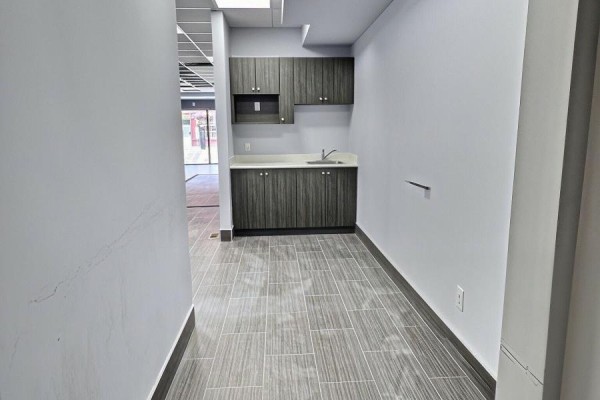 A - 79 Dunlop Street W, Barrie, ON L4M1A6 Photo 5