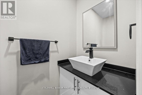 Primary Bedroom - A & B - 25 Pennard Way, Ottawa, ON K1T4C1 Photo 4