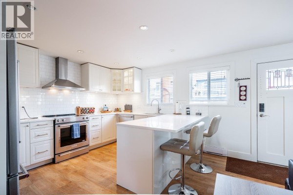 A 015 415 Esplanade Avenue, North Vancouver, BC V7M1A6 Photo 5