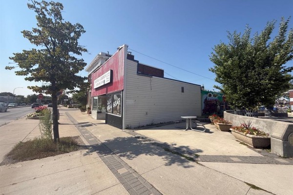 A 139 Regent Street, Winnipeg, MB, photo 2