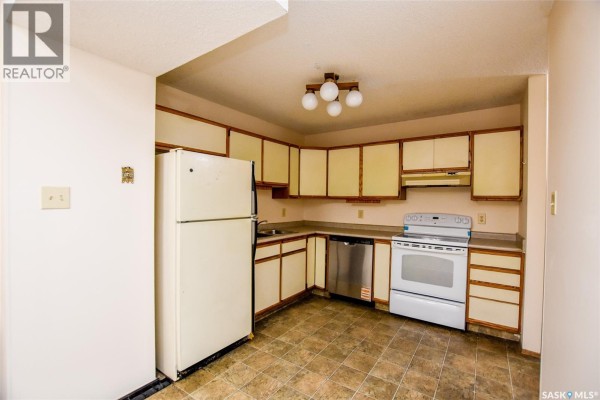 Bedroom - A 1638 Central Avenue, Saskatoon, SK S7N2H5 Photo 4