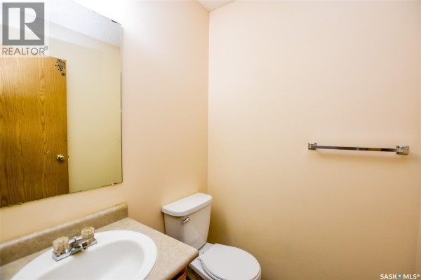 Bedroom - A 1638 Central Avenue, Saskatoon, SK S7N2H5 Photo 5