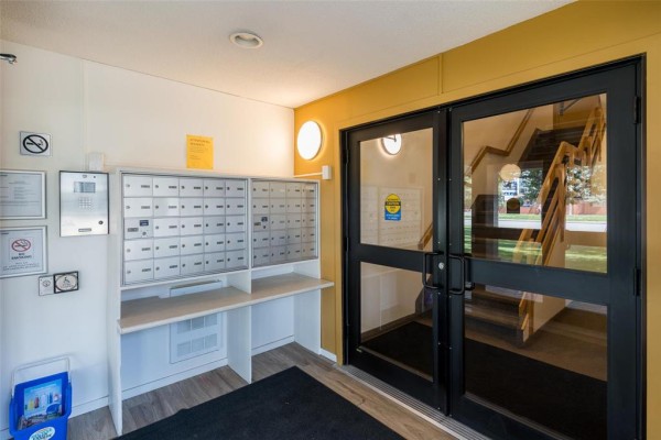 Bedroom - A 204 693 St Anne's Road, Winnipeg, MB R2N3T5 Photo 4