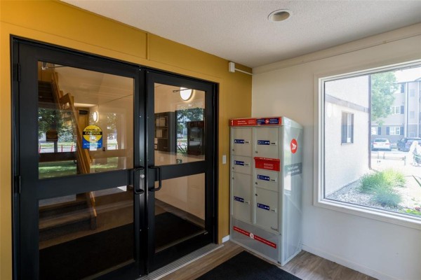 Bedroom - A 204 693 St Anne's Road, Winnipeg, MB R2N3T5 Photo 5