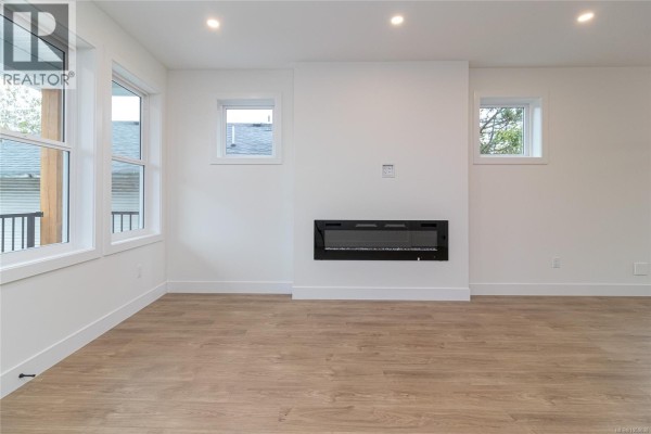 Balcony - A 2235 Shelbourne St, Victoria, BC V8R4L2 Photo 4