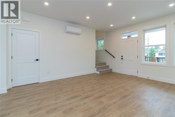 Bathroom - A 2235 Shelbourne St, Victoria, BC V8R4L2 Photo 5